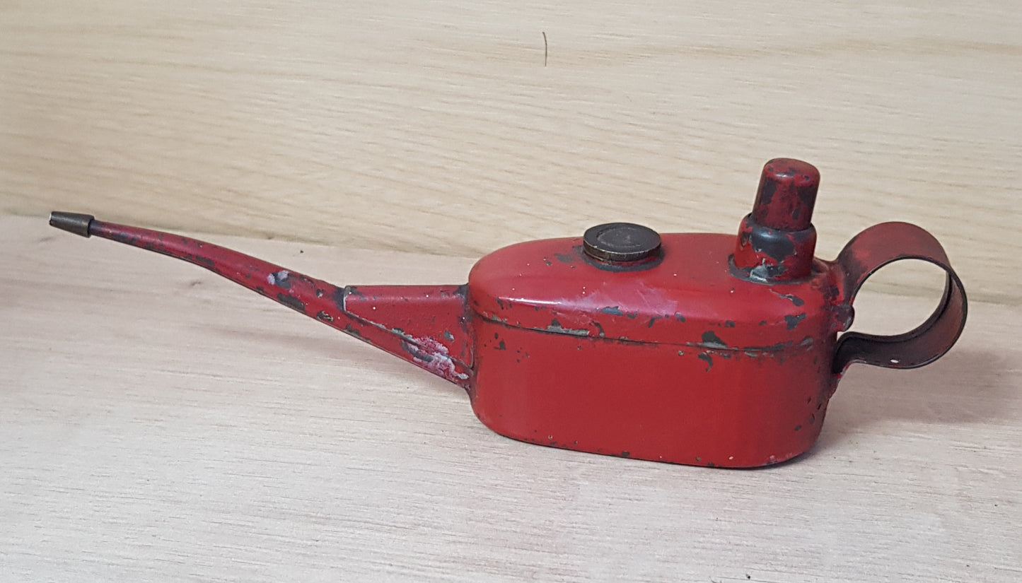 VT 4977. 1950s 60s SUTCLIFFE "MIDGET" WORKING OIL CAN FOR MAMOD ETC.