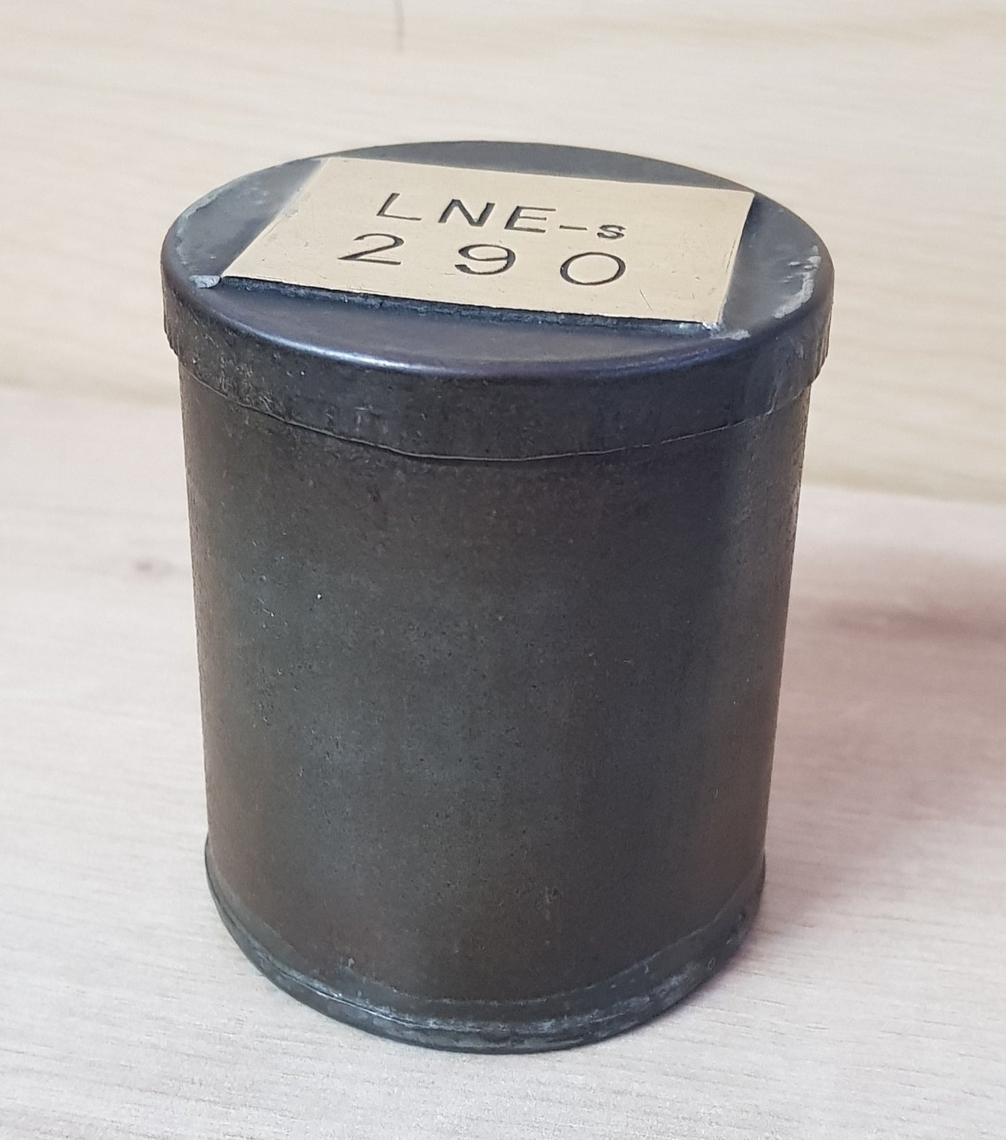 VT 3987. L.N.E.-S METAL PAY CHECK TOKEN CANISTER