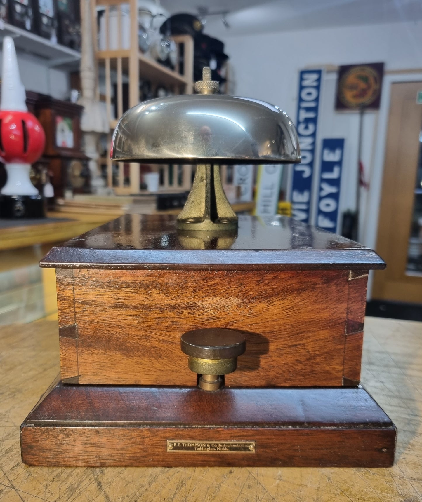 RA 6909 G.W.R. PATTERN BLOCK BELL MANUFACTURED BY R.E.THOMPSON & Co