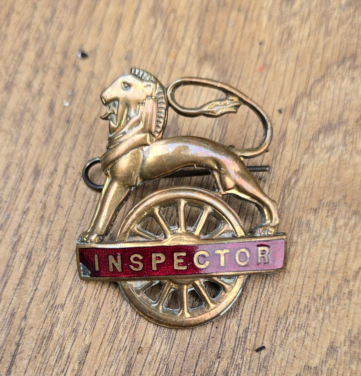 RA 7826  BRITISH RAILWAYS MIDLAND REGIN LION OVER WHEEL INSPECTORS BADGE