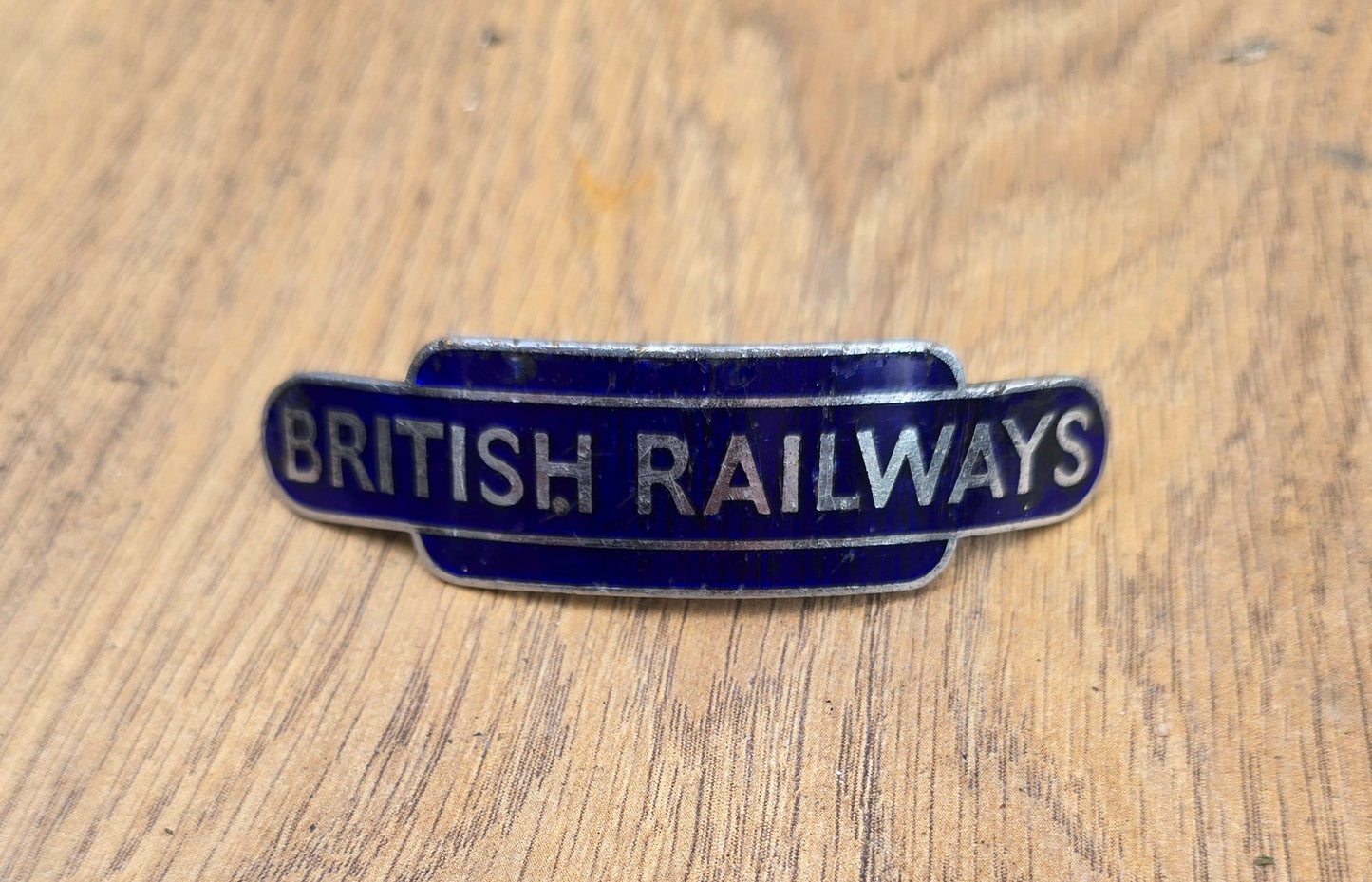 RA 7984  BRITISH RAILWAYS EASTERN REGION CAP BADGE