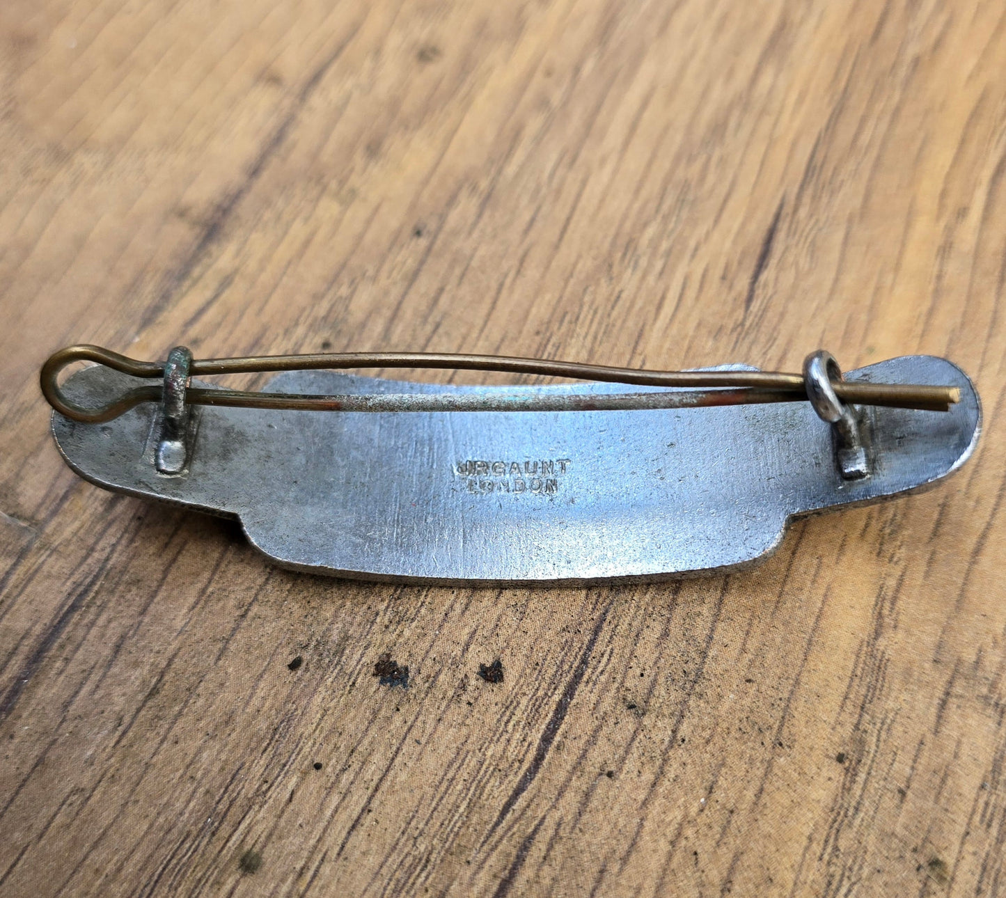 RA 7985 BRITISH RAILWAYS NORTH EASTERN REGION ENAMEL CAP BADGE