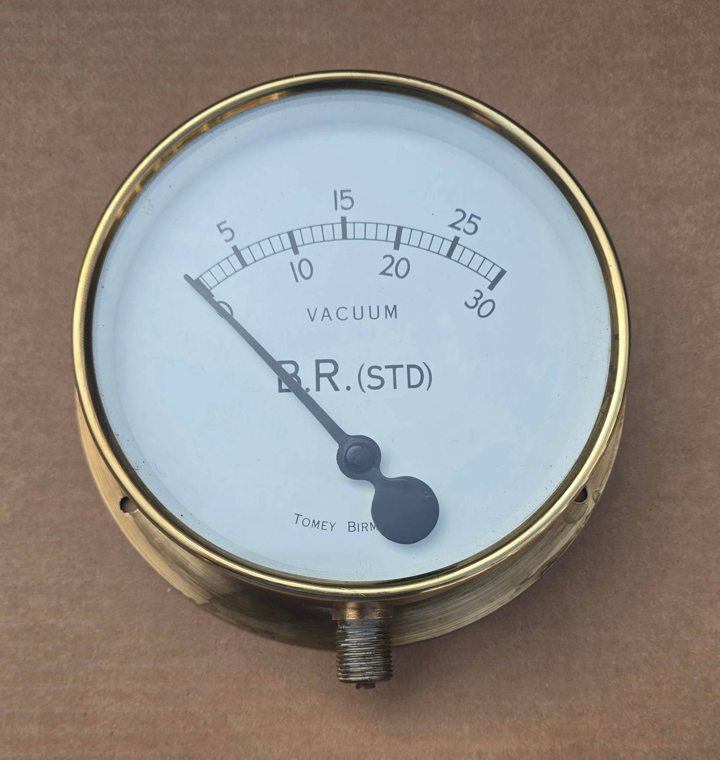 RA 8033 EX LOCO STORES B.R. STANDARD 6" FACE BRASS CASED VACUUM GAUGE.