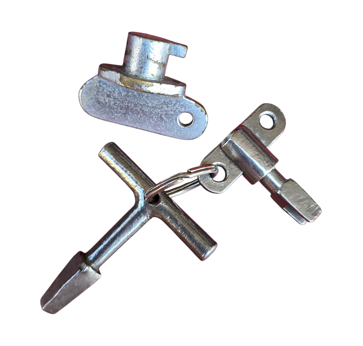 RA 7994A DIESEL DRIVERS LOCOMOTIVE START UP KEYS PLUS CARRIAGE KEY.