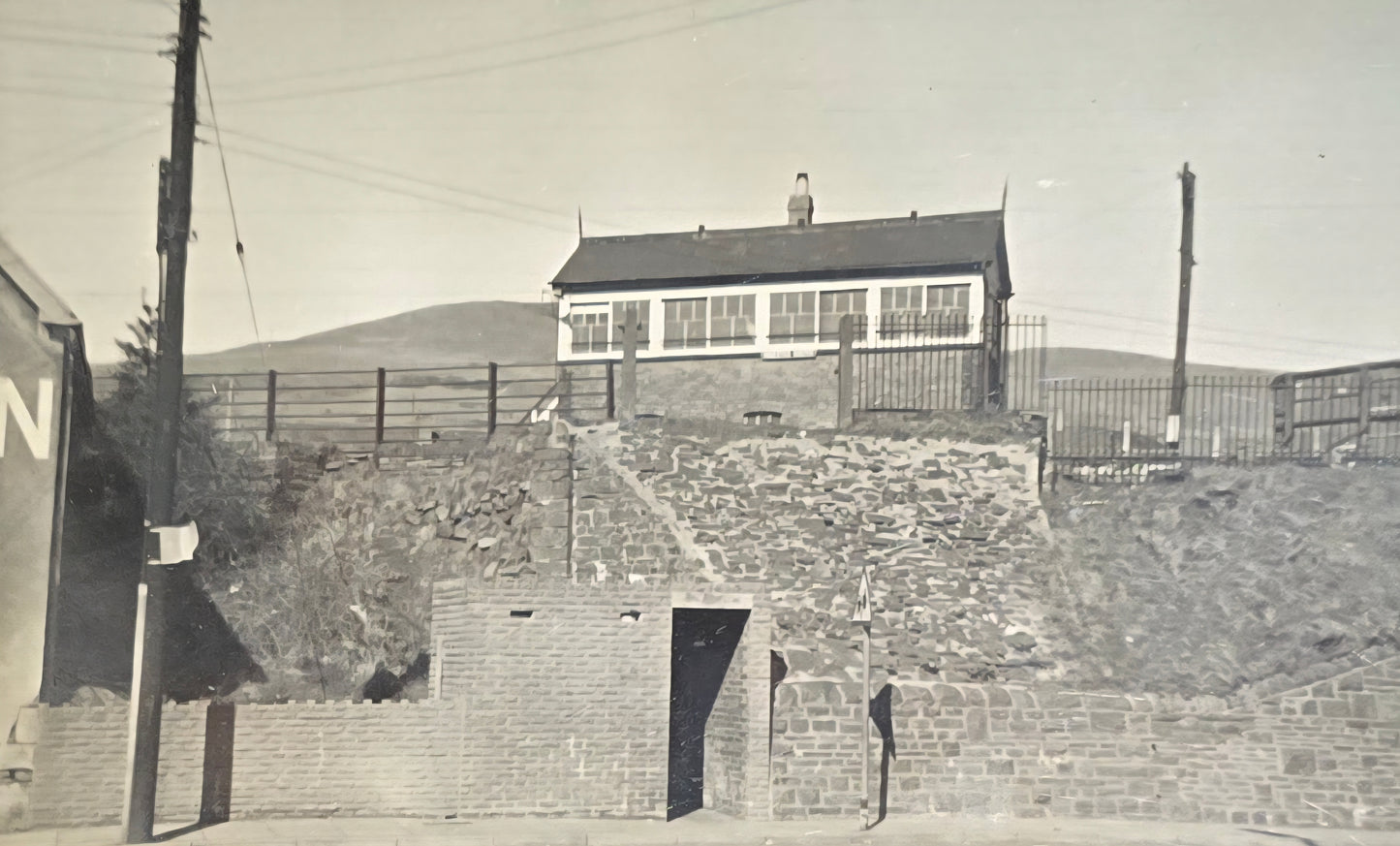 RA 8169 BR-WR PRESSED ALLOY SIGNAL BOX NAMEPLATE "MAESTEG SOUTH"