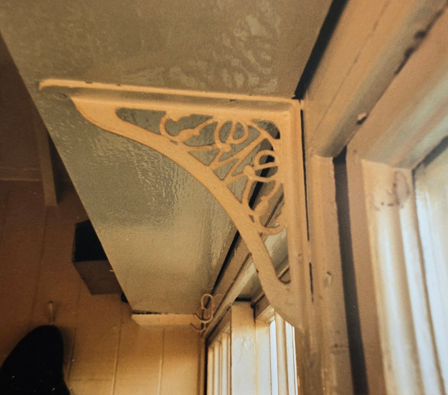 RA 8184 G.W.R. SIGNAL BOX SHELF BRACKET.