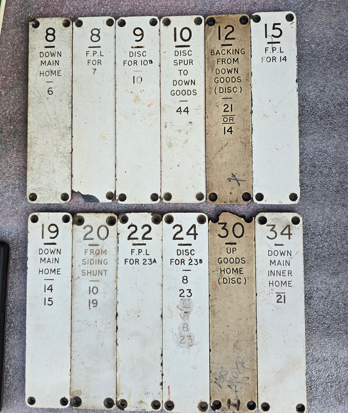 RA 8207 BR-WR TRAFFOLITE LEVER DESCRIPTION PLATES.