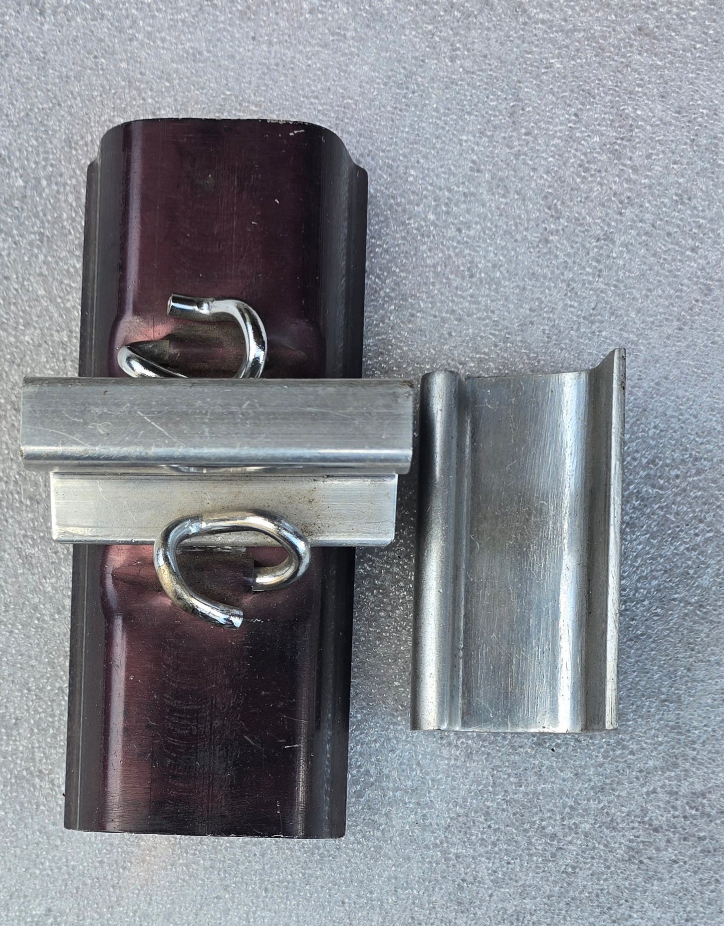 RA 8217 EXHIBITION MODEL OF FLAT BOTTOM RAIL ON SLEEPER WITH PANDREL FIXINGS.
