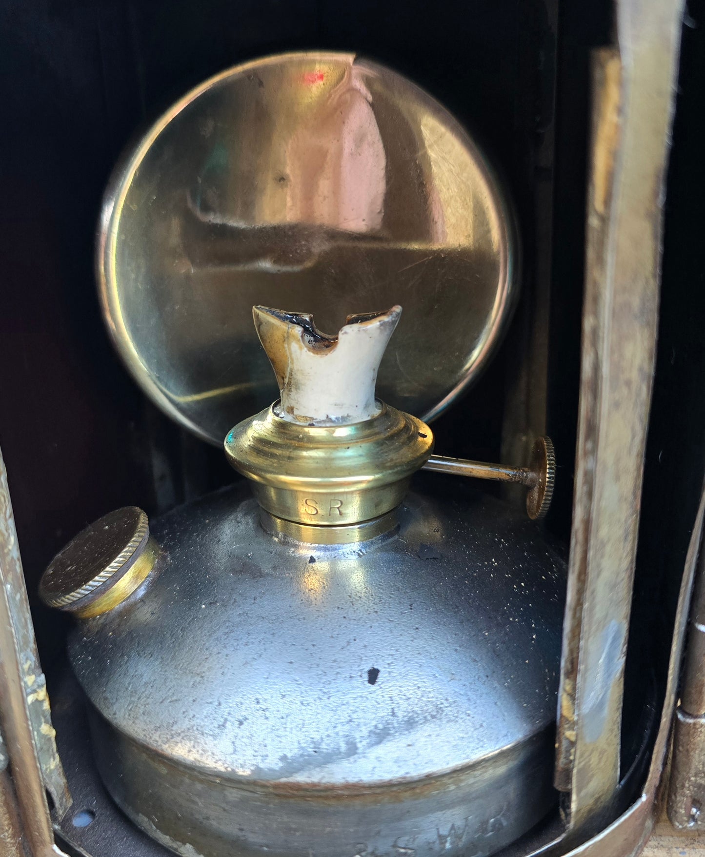 RA 8242A PRE-GROUPING L & S.W.RLY 3 ASPECT HANDLAMP.