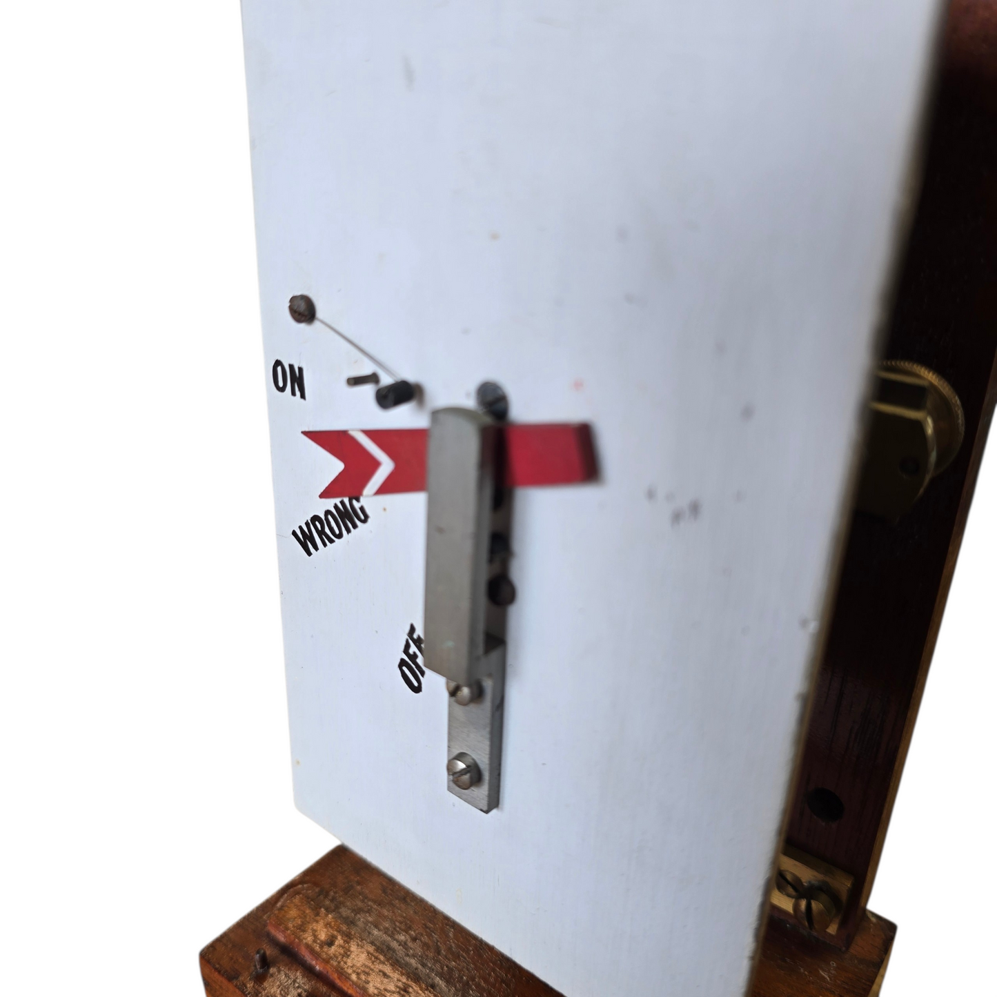 RA 9036 G.W.R. WOOD CASE SIGNAL ARM REPEATER