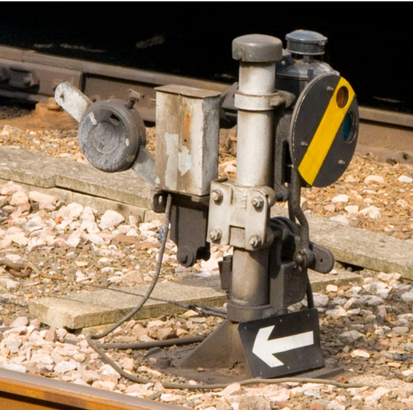 RA 7741 BR(WR) ENAMEL RARER YELLOW AND BLACK GROUND DISC FACE.