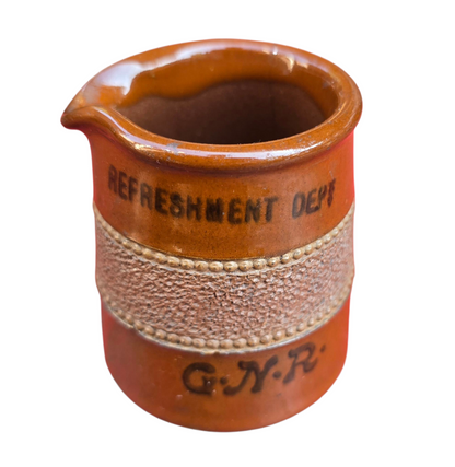 RA 8021   GREAT NORTHERN RAILWAY SMALL MILK JUG "REFRESHMENTS DEPT"