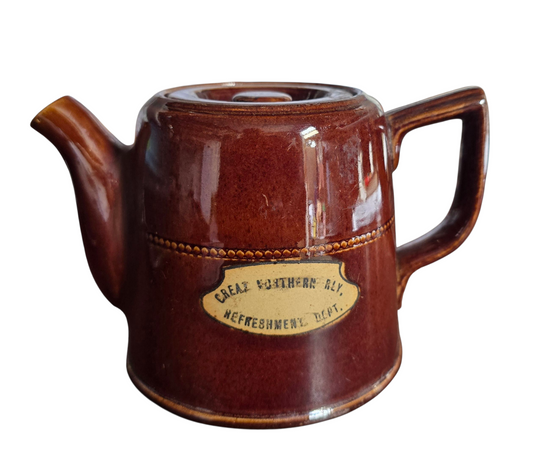 RA 8091  GREAT NORTHERN RLY REFRESHMENTS DEPT TEA POT.