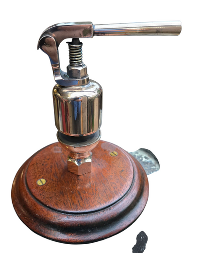 RA 8134  SMALL ANTIQUE BRASS STEAM WHISTLE WITH CENTER VALVE . 1/2 BSP THREAD.