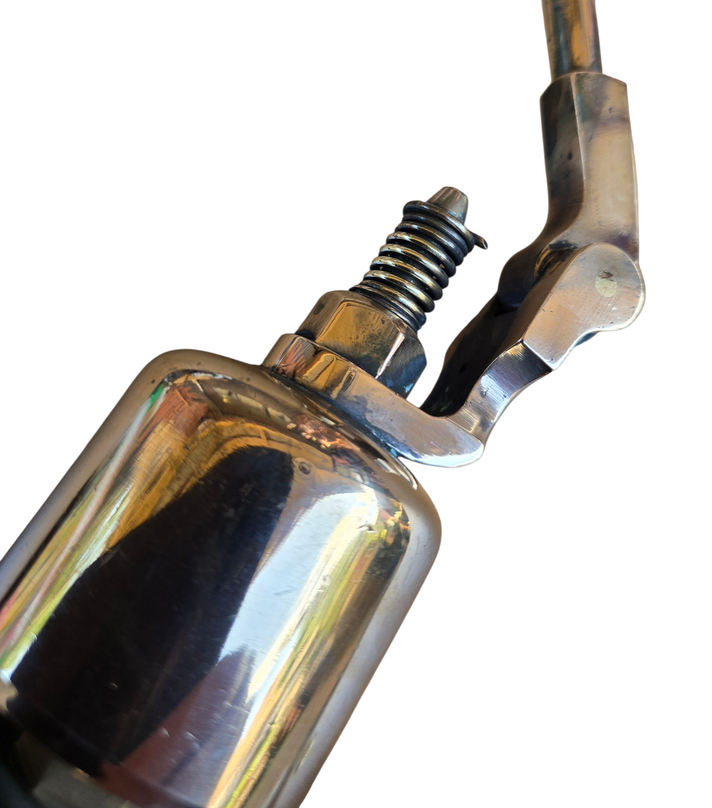 RA 8134  SMALL ANTIQUE BRASS STEAM WHISTLE WITH CENTER VALVE . 1/2 BSP THREAD.