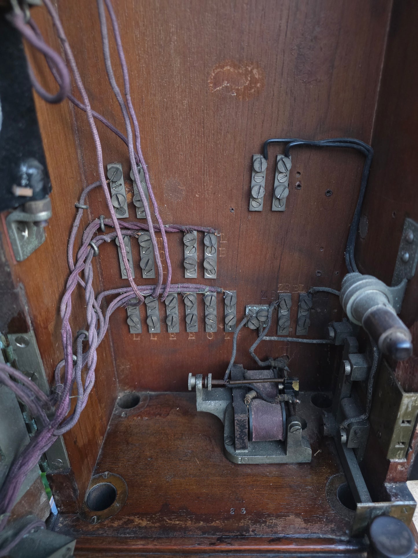 RA 8228 L.N.W.R. FLETCHERS BLOCK INDICATOR PLATED BESCOT NO 5.