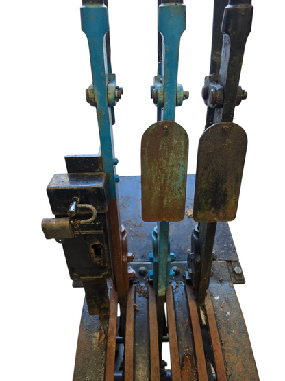 RA 8400   BR(E) LNER PATTERN 3 LEVER GROUND FRAME COMPLETE INTRLOCKING