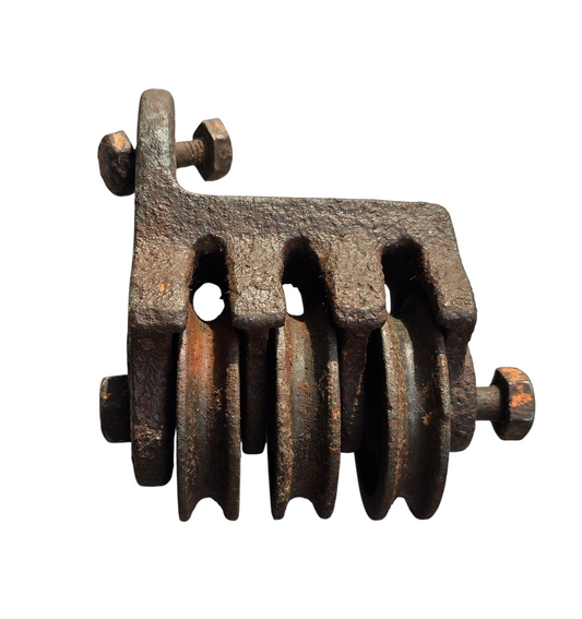 RA 8264  SOUTHERN RAILWAY  FIXED 3 WHEEL SIGNAL WIRE PULLEY.
