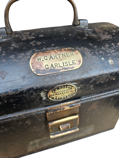 RA 8426  SMALL STEAM LOCOMOTIVE DRIVERS "GRIMSBY" SNAP BOX"