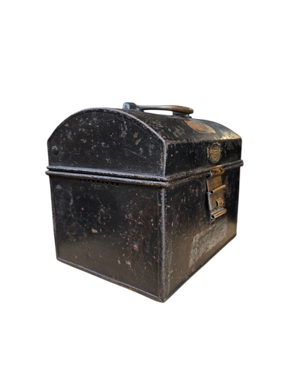 RA 8426  SMALL STEAM LOCOMOTIVE DRIVERS "GRIMSBY" SNAP BOX"