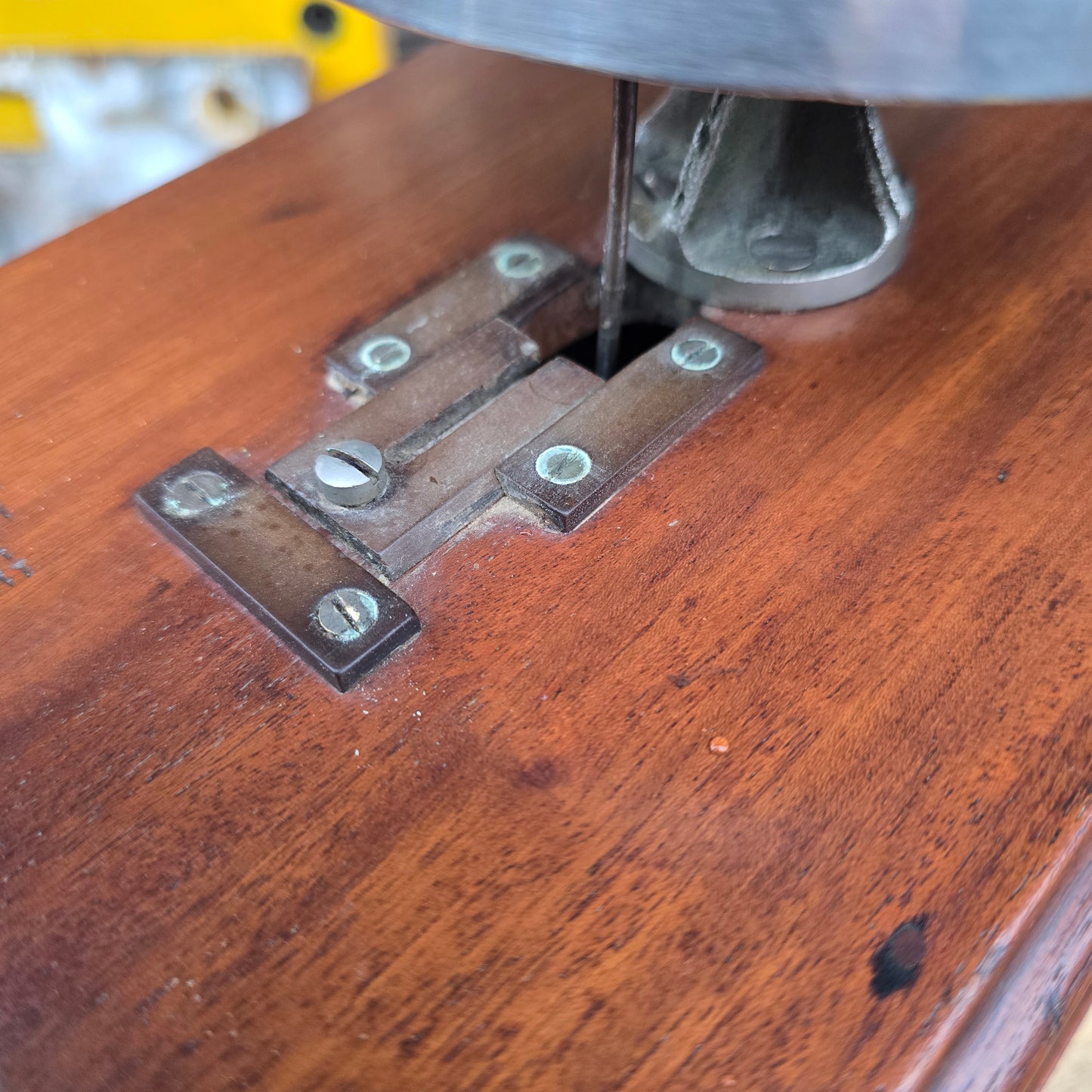 RA 8676  G.W.R. EARLY PATTERN BLOCK BELL WITH MUSHROOM TOP