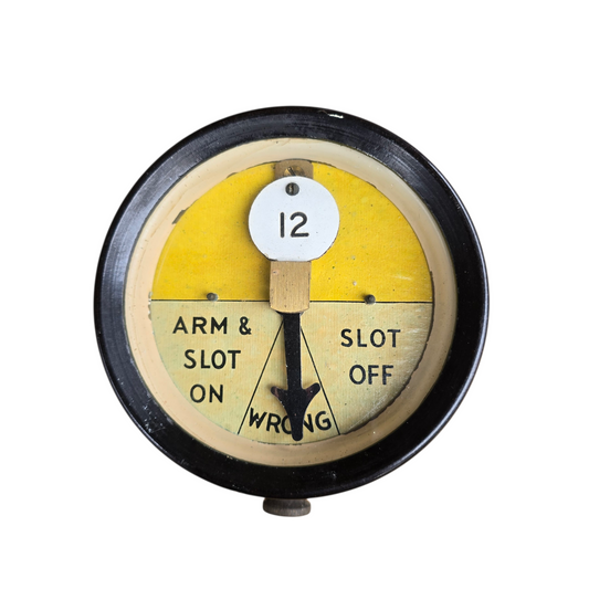 RA 8493  BR(M) COMBINED DISTANT SIGNAL ARM AND SLOT BAKELITE REPEATER