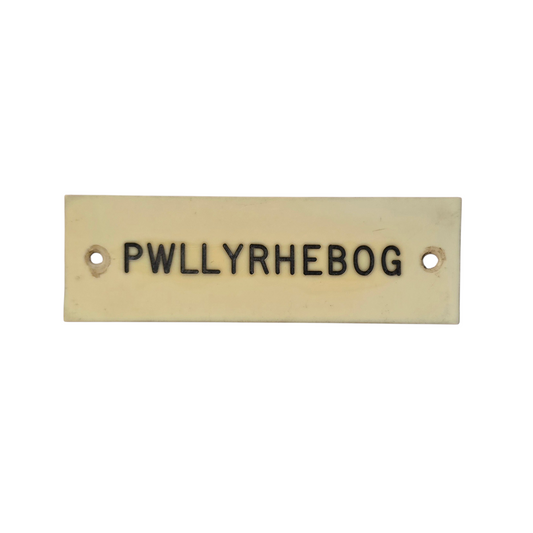 RA 8939 G.W.R. IVORINE SHELF PLATE "PWLLYRHEBOG"