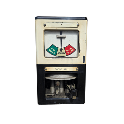 RA 8993 BR(M) BAKELITE "PENGUIN" BLOCK INDICATOR.