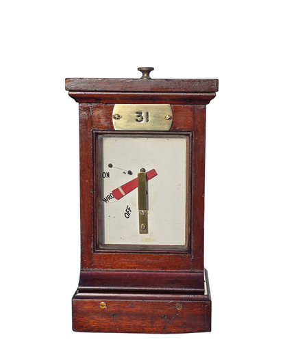 RA 8600  GREAT WESTERN RAILWAY WOOD CASE SIGNAL ARM REPEATER