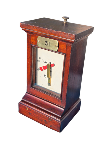 RA 8600  GREAT WESTERN RAILWAY WOOD CASE SIGNAL ARM REPEATER