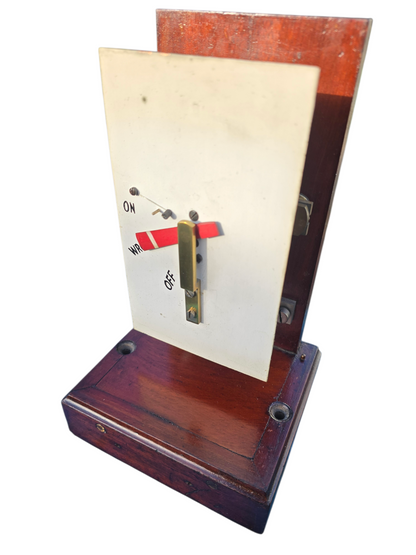 RA 8600  GREAT WESTERN RAILWAY WOOD CASE SIGNAL ARM REPEATER