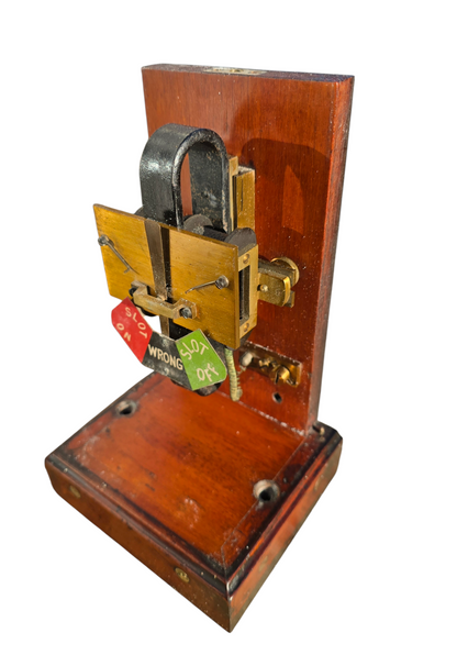 RA 8601 G.W.R. WOOD CASE SIGNAL LAMP REPEATER